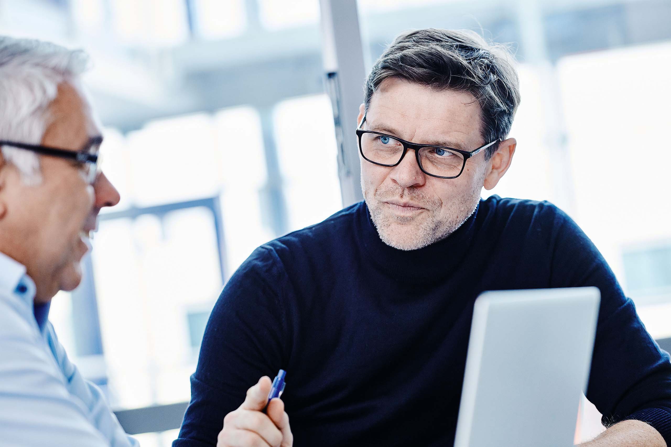 Wir bringen Neuigkeiten auf den Tisch